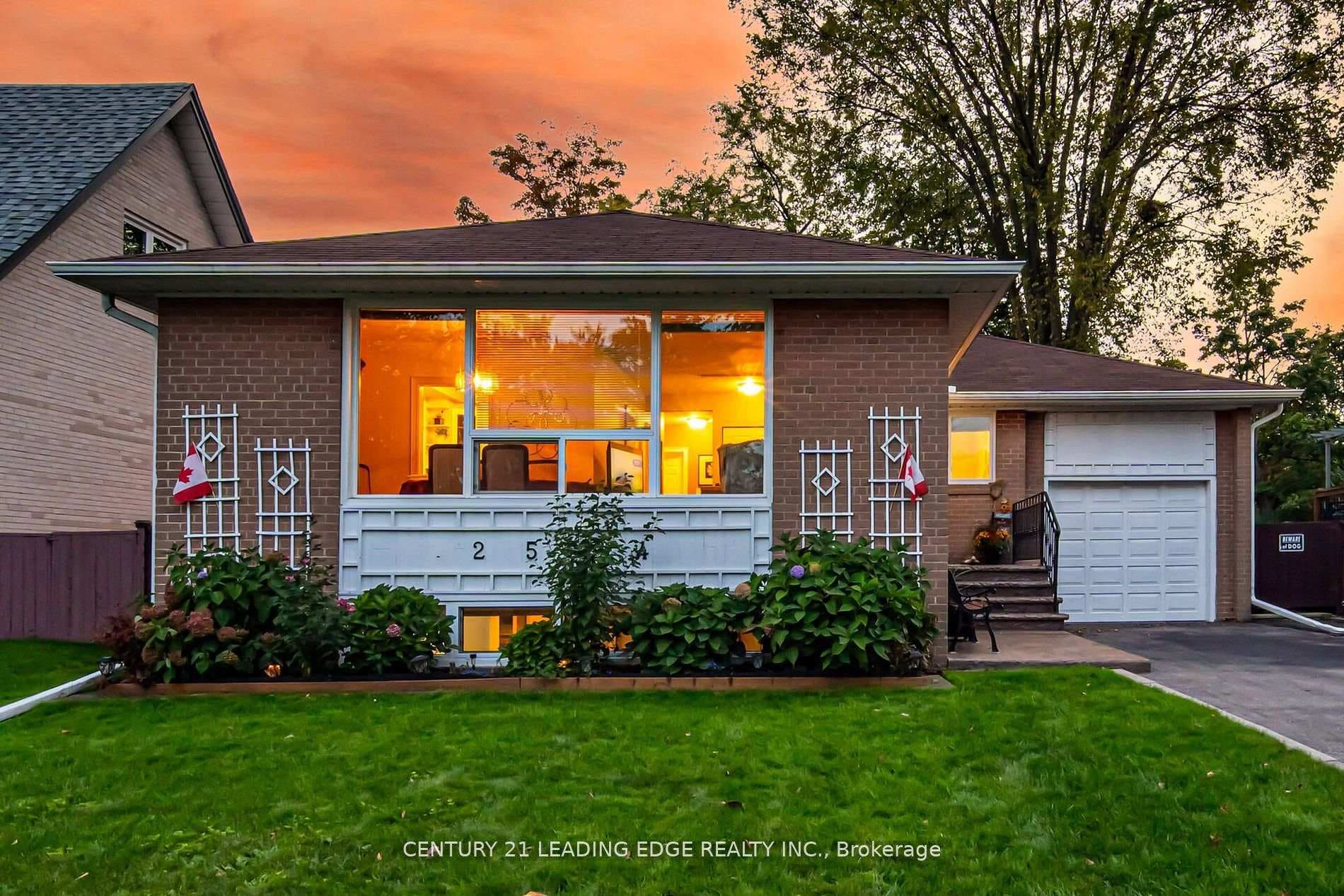 2574 Lundigan Drive, Mississauga, ON L5J 3W1 - Photo 1