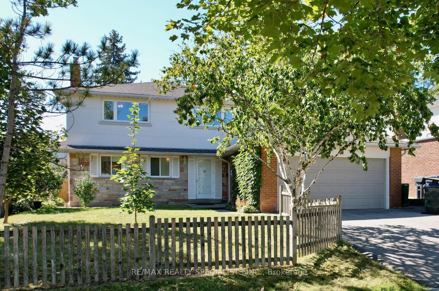 2312 Homelands Drive, Mississauga, ON L5K 1G6 - Photo 1