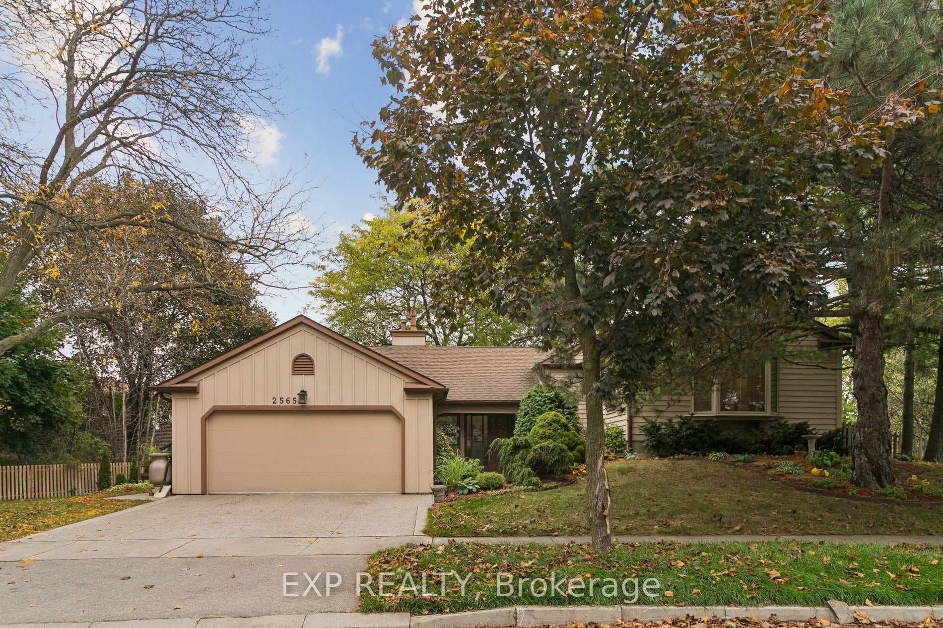 2565 Claymore Crescent, Mississauga, ON L5C 3A2 - Photo 1