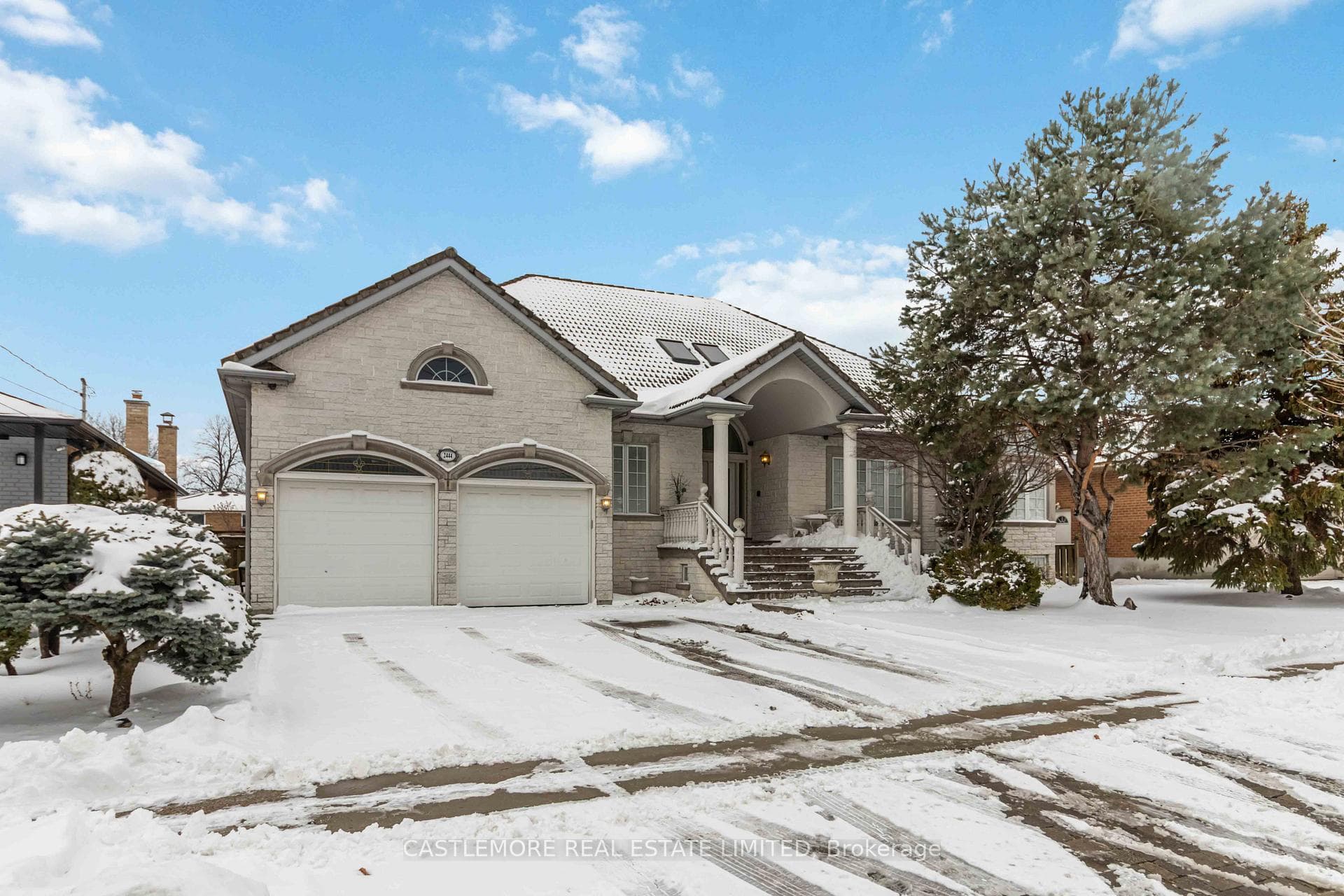 2444 hensall Street, Mississauga, ON L5A 2T2 - Photo 1