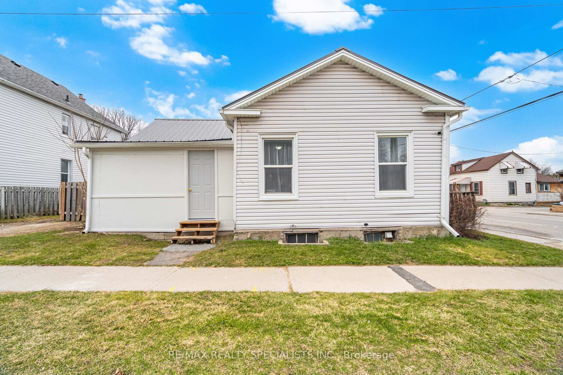 172 Celina Street, Oshawa, ON L1H 4N5 - Photo 1