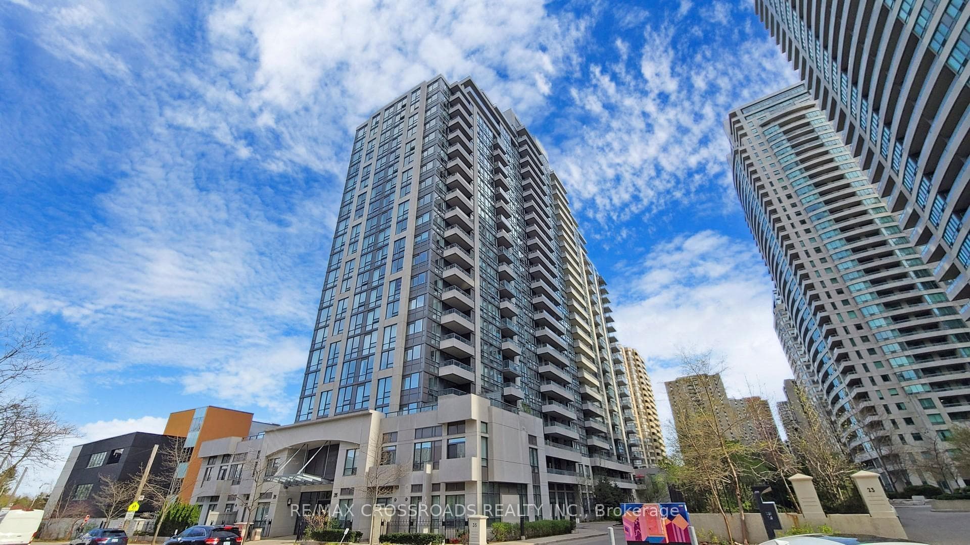 35 Hollywood Avenue Unit 702, Willowdale / Newtonbrook