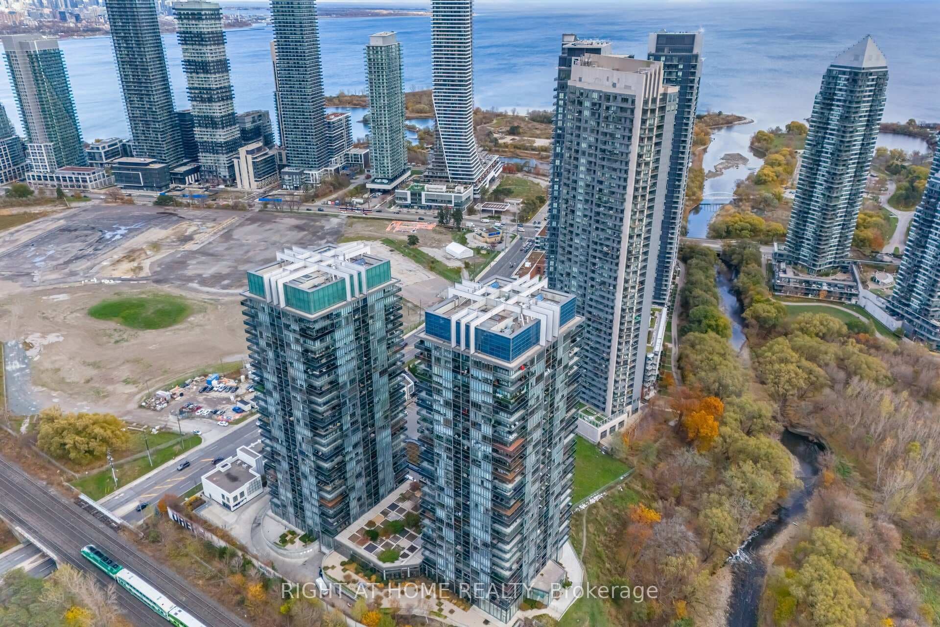 88 Park Lawn Road Unit 3005, Liberty Village / Parkdale / South Parkdale, ON M8Y 0B5 - Photo 1