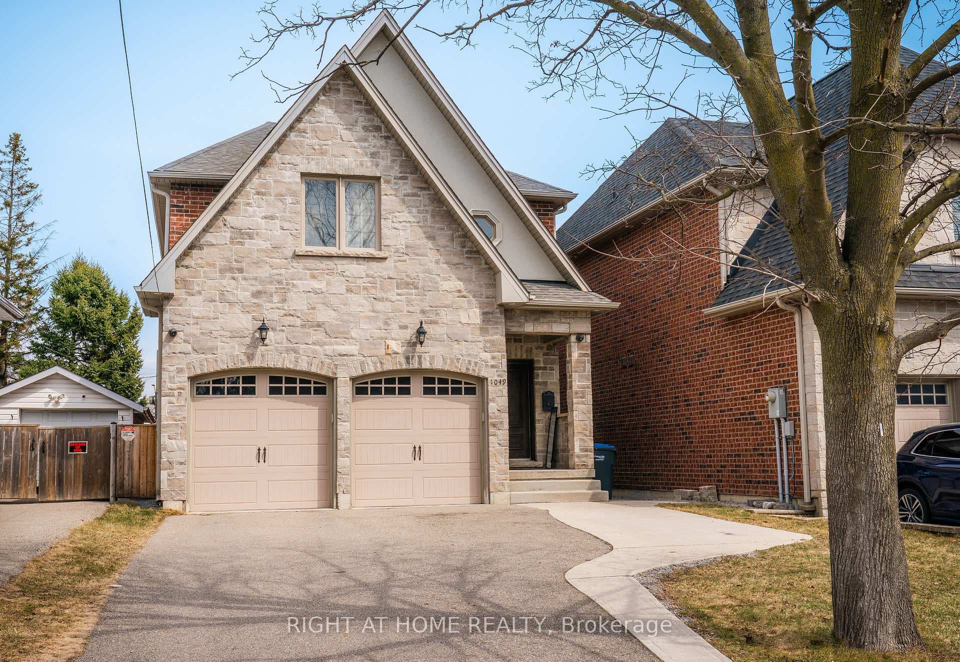 1049 Greaves Avenue, Mississauga, ON L5E 3G1 - Photo 1