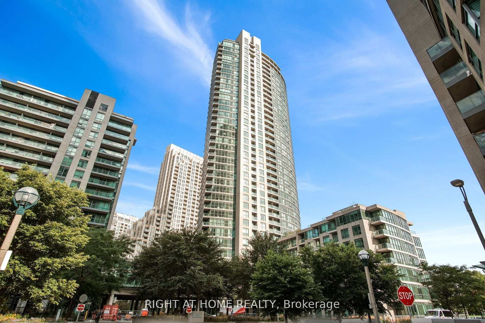 215 Fort York Boulevard Unit 1710, Downtown Toronto / Waterfront, ON M5V 4A2 - Photo 1