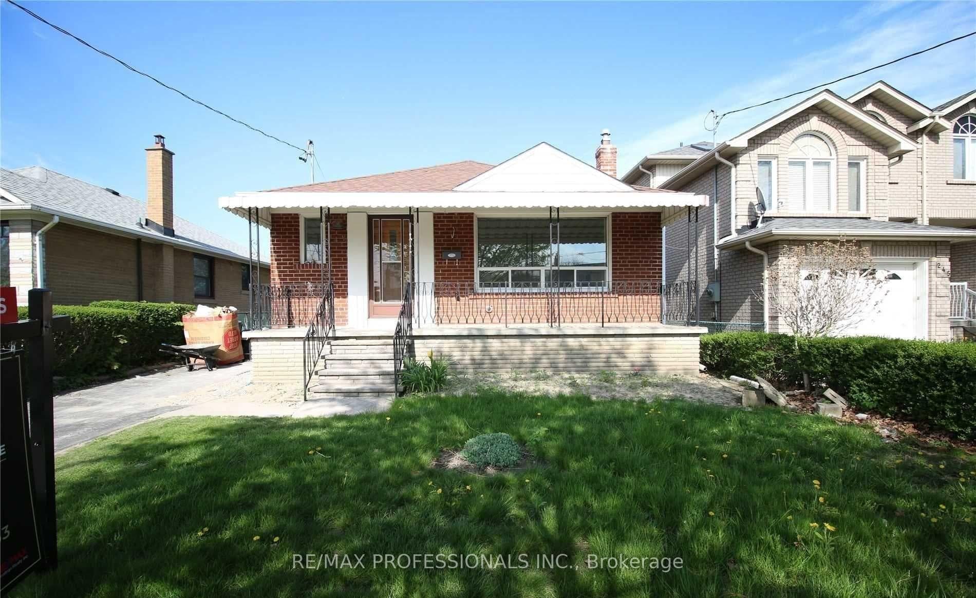 247 Beta Street Unit Main, Liberty Village / Parkdale / South Parkdale, ON M8W 4H7 - Photo 1