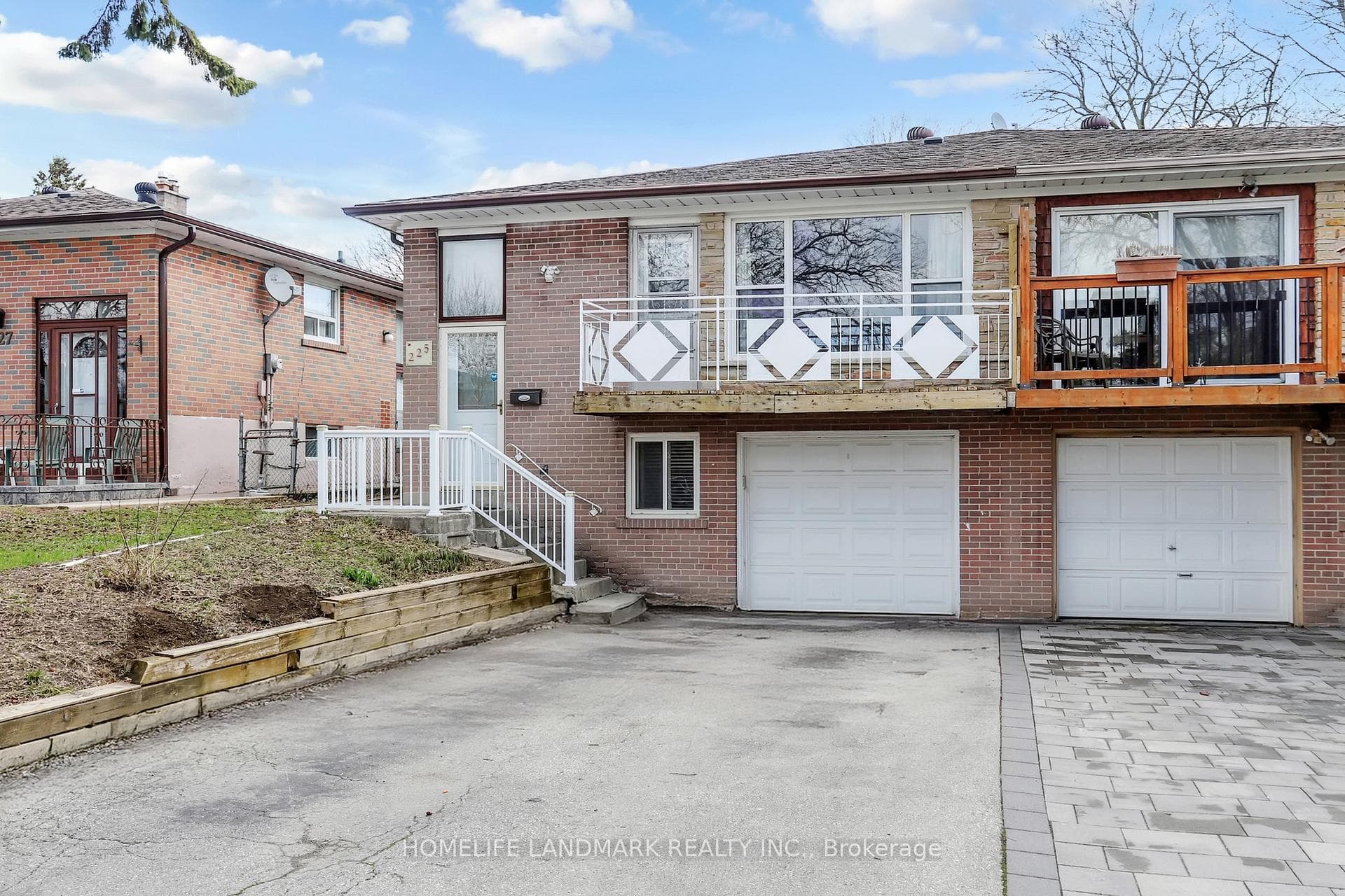 225 Pineway Boulevard, Hillcrest Village / Bayview Village, ON M2H 1B5 - Photo 1