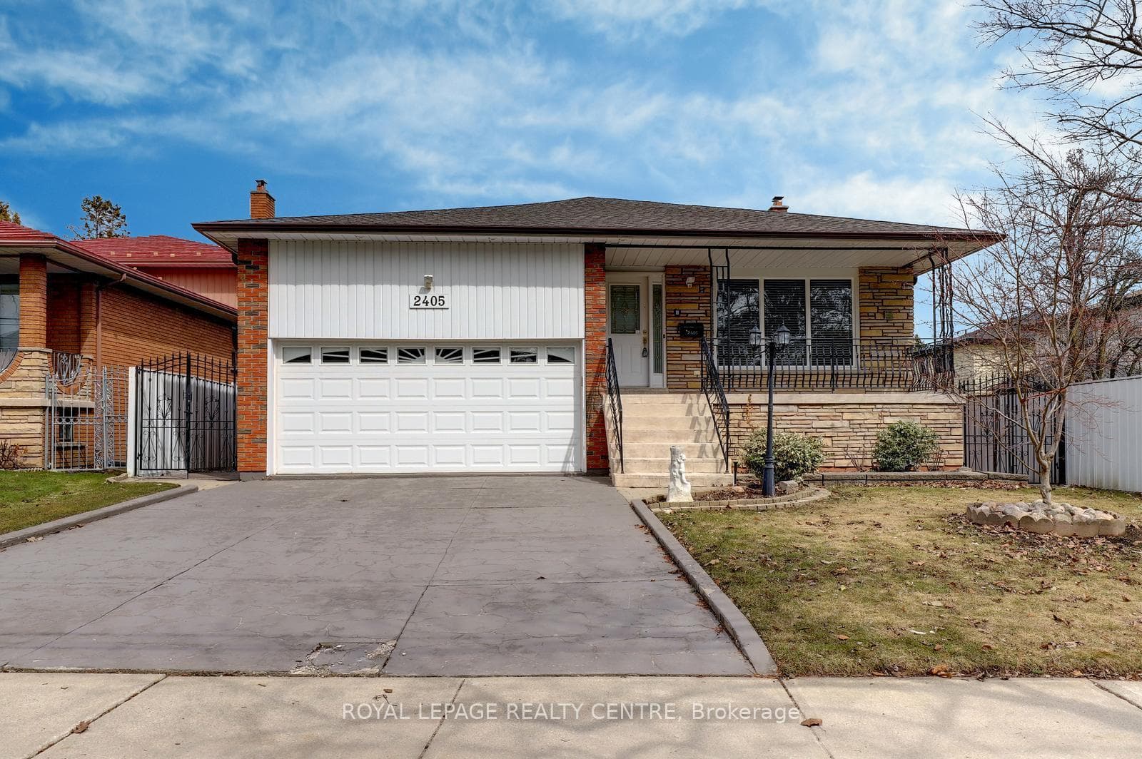 2405 Rosemary Drive, Mississauga, ON L5C 1X1 - Photo 1