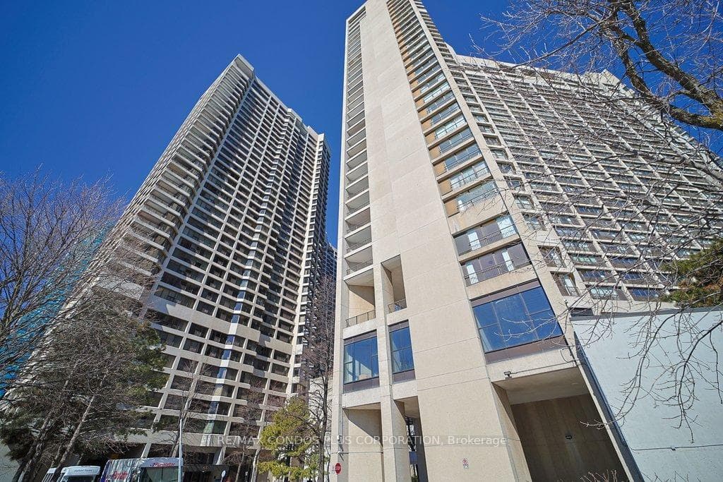 33 HARBOUR Square Unit 2232, Downtown Toronto / Waterfront, ON M5J 2G2 - Photo 1