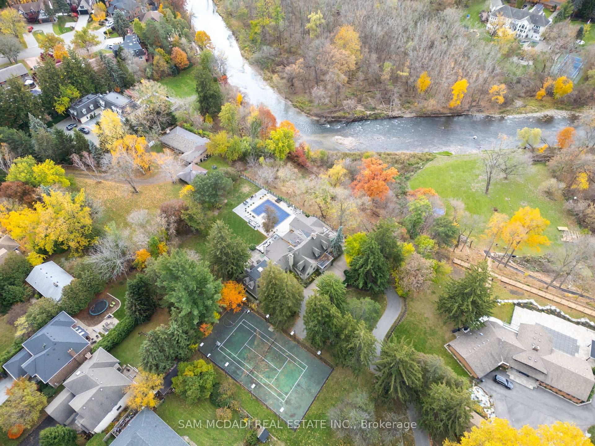 2552 Jarvis Street, Mississauga, ON L5C 2P6 - Photo 1