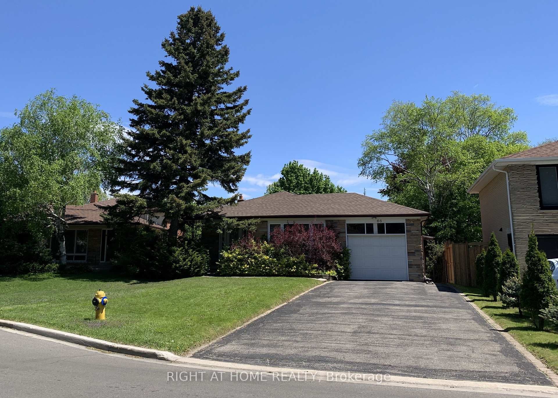 66 Dewlane Drive, Thornhill / Willowdale, ON M2R 2P8 - Photo 1