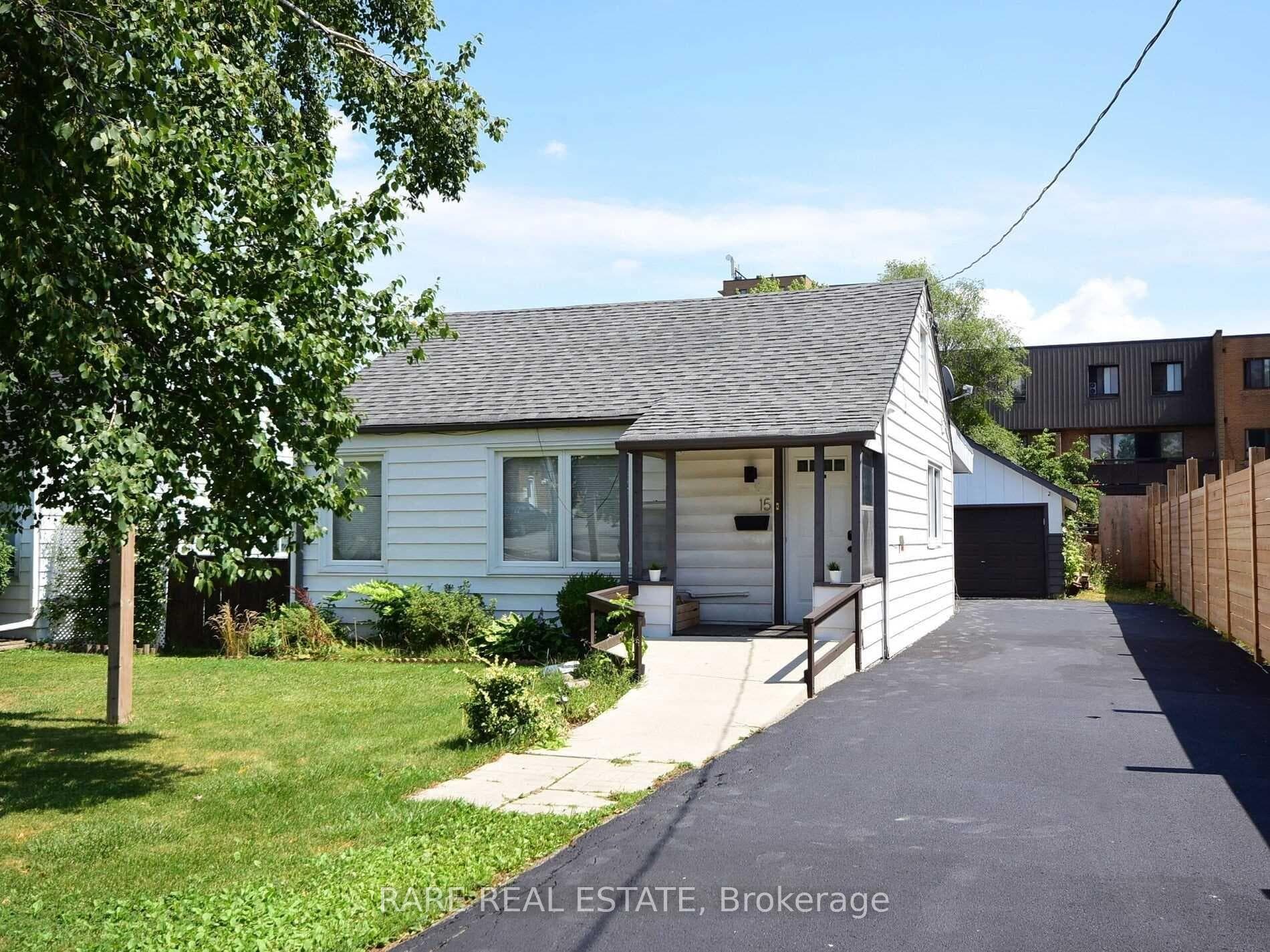 15 Eastern Avenue, Brampton, ON L6W 1X5 - Photo 1