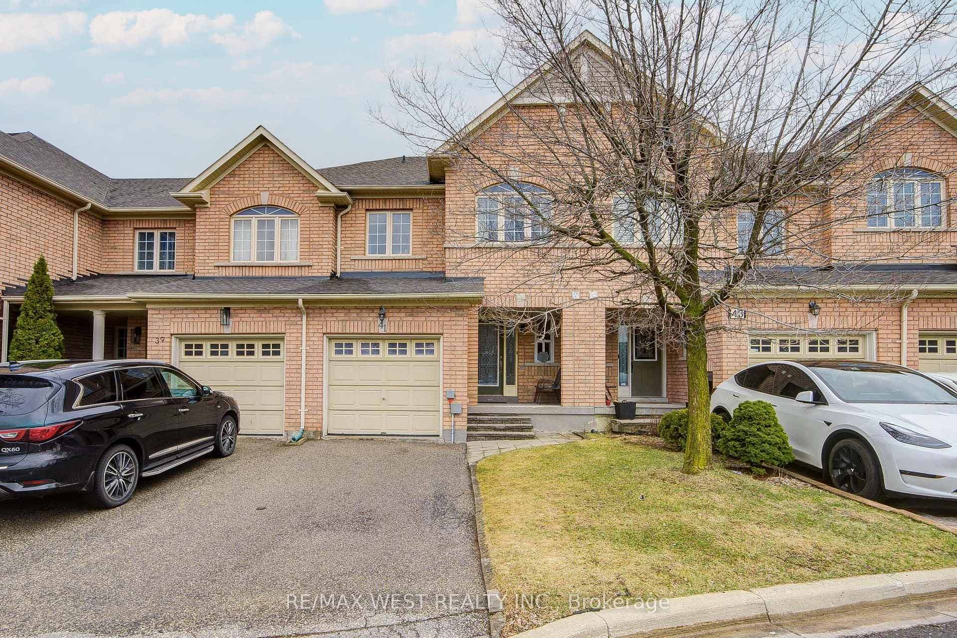 41 Lacebark Court, Brampton, ON L6R 3M7 - Photo 1
