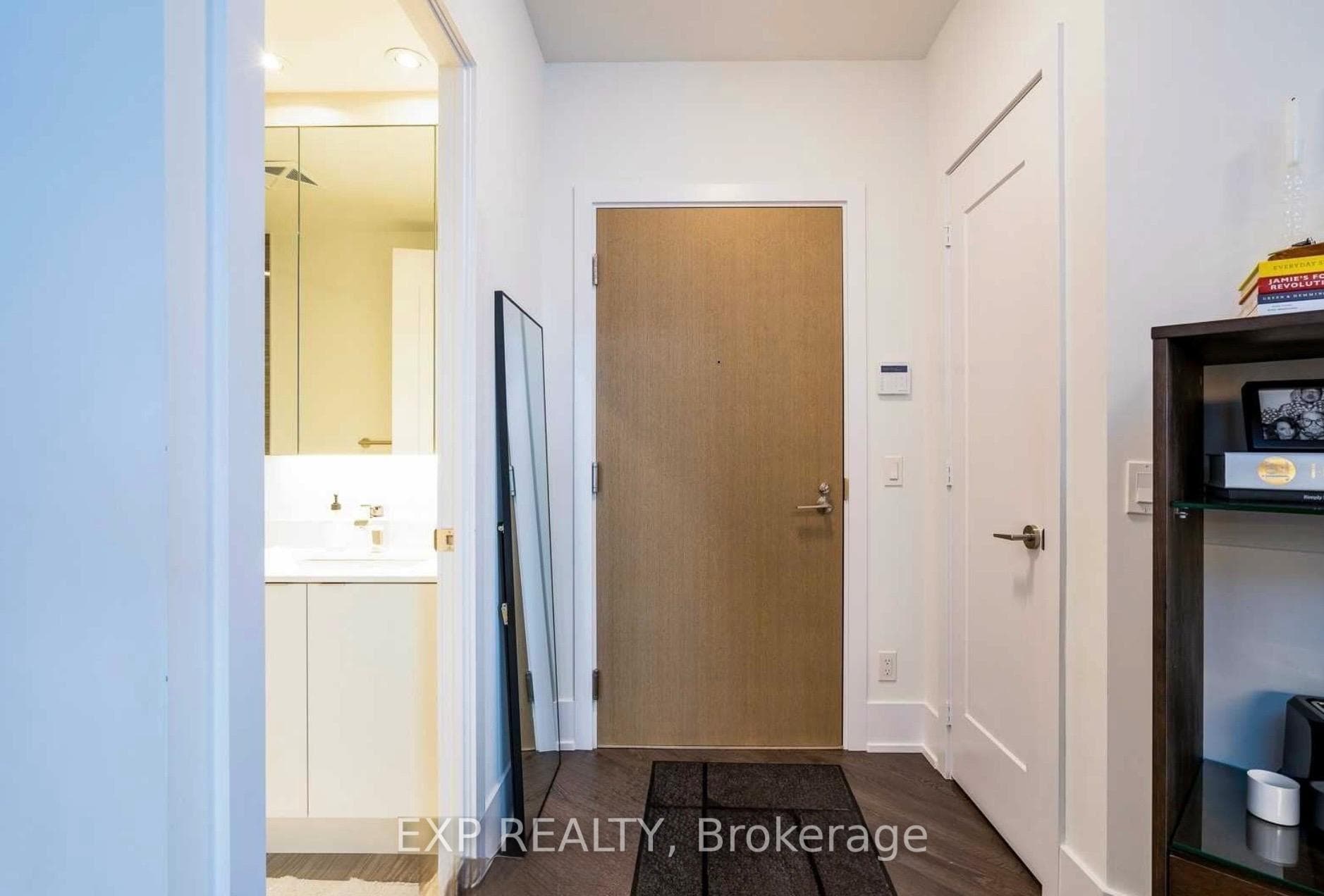 1 Edgewater Drive Unit 613, Regent Park / Cabbagetown / St. James Town, ON M5A 1B9 - Photo 1