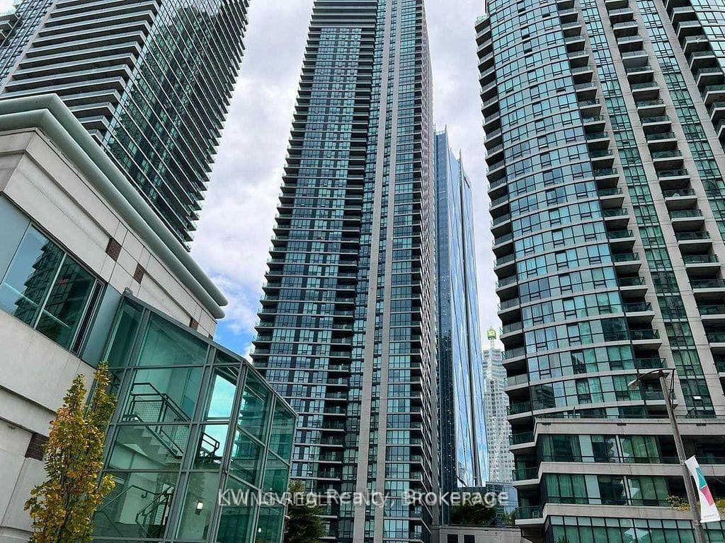 16 Harbour Street Unit 4405, Downtown Toronto / Waterfront, ON M5J 2Z7 - Photo 1
