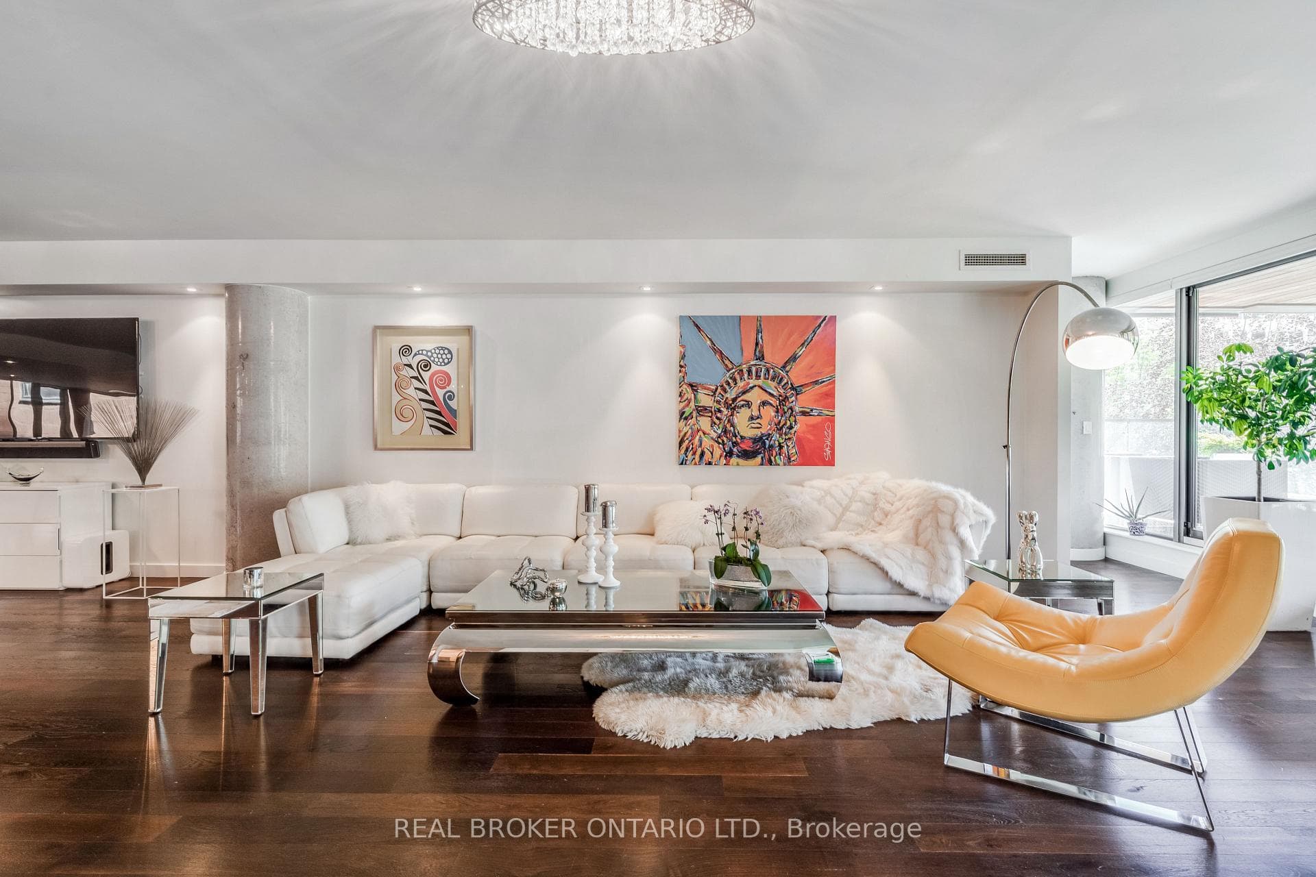 500 Wellington Street Unit 201, Downtown Toronto / Waterfront, ON M5V 1E3 - Photo 1