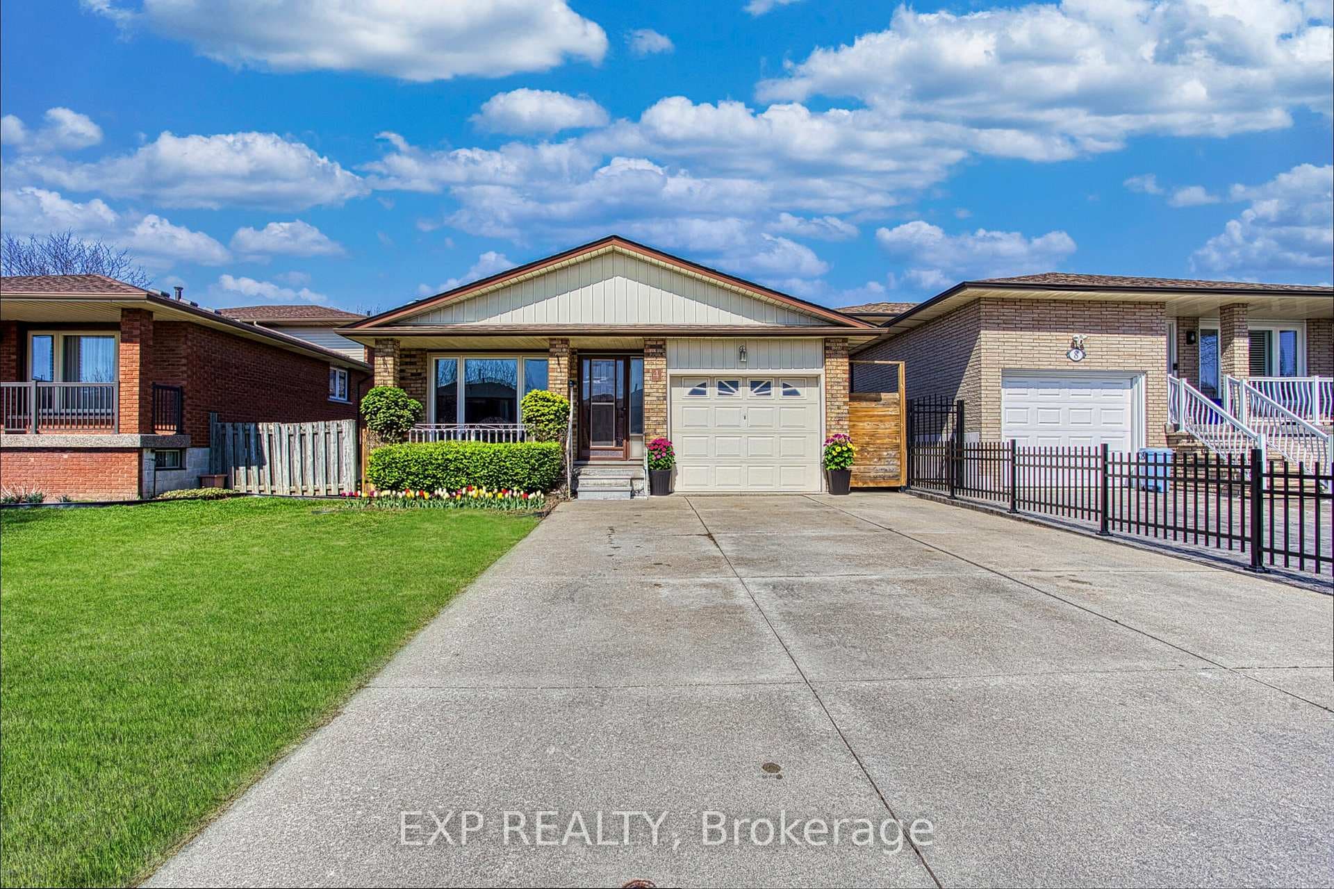 4 Colgate Court, Hamilton, ON L9C 6Z6 - Photo 1