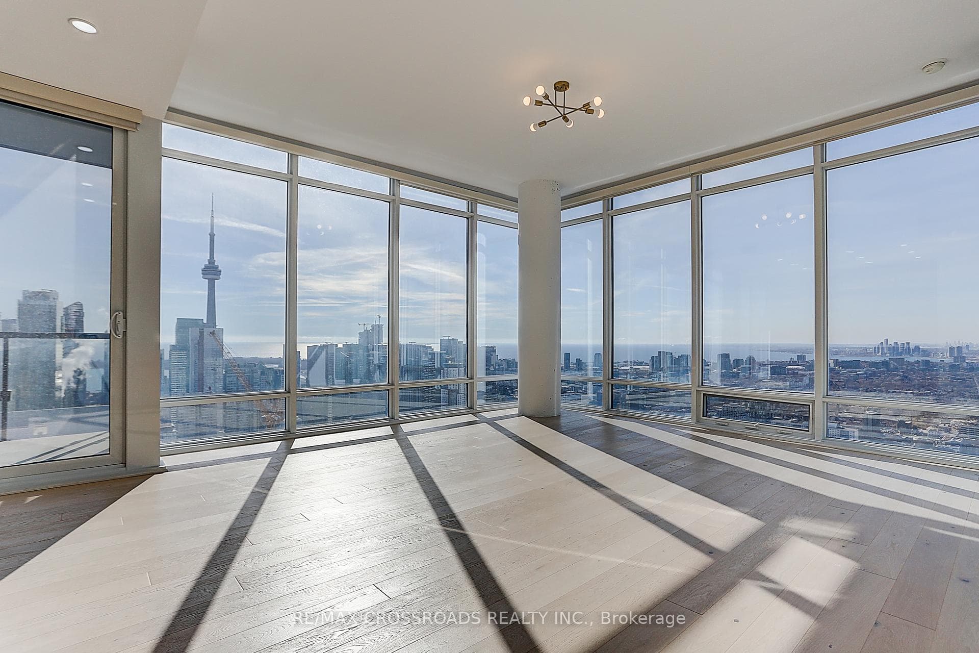488 University Avenue Unit 4310, Downtown Toronto / Waterfront, ON M5G 0C1 - Photo 1